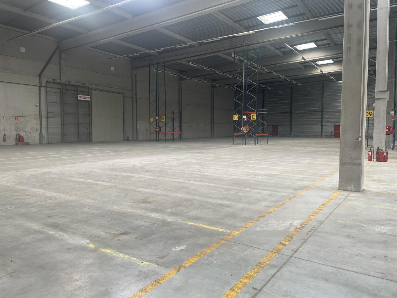 Entrepôt Mer 1081m² Location entrepôt Mer Loir-et-Cher OLLOG2421834 1